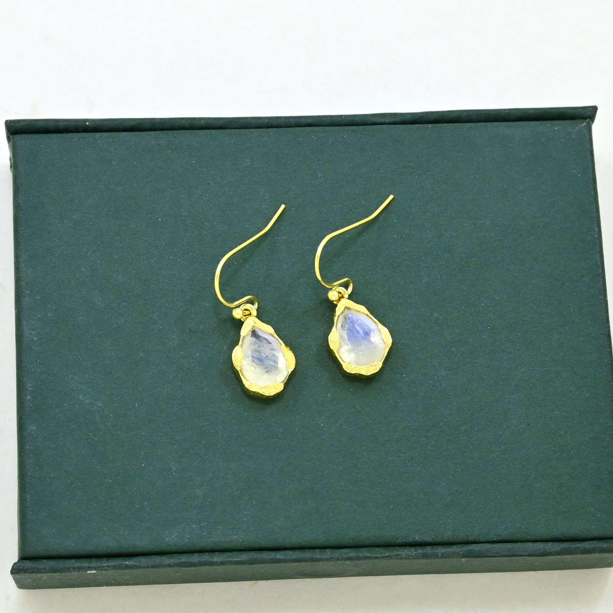 Kailany Earring Gold Plated - Rainbow Moonstone