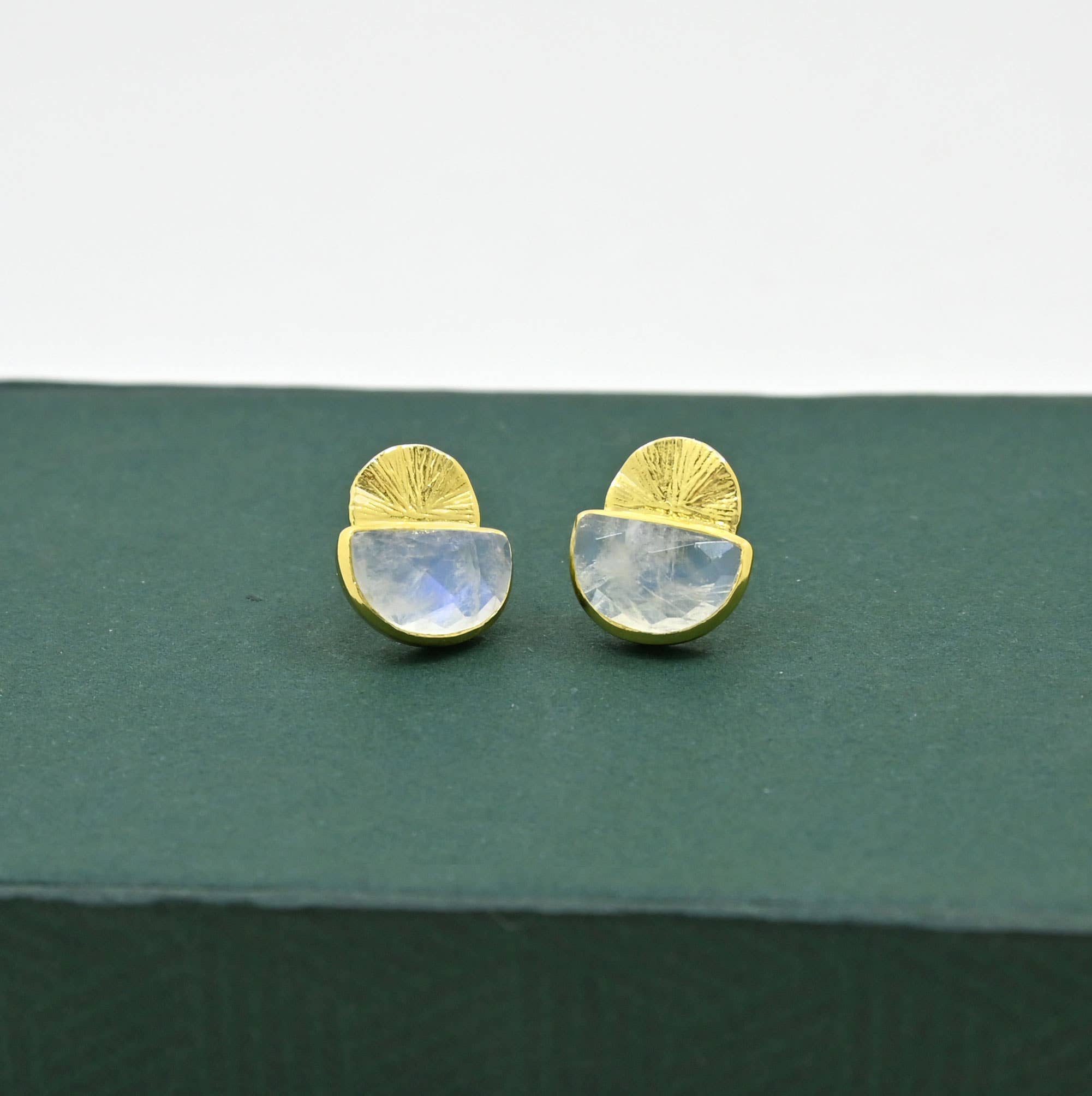 Amore Stud Earring Gold Plated - Rainbow Moonstone