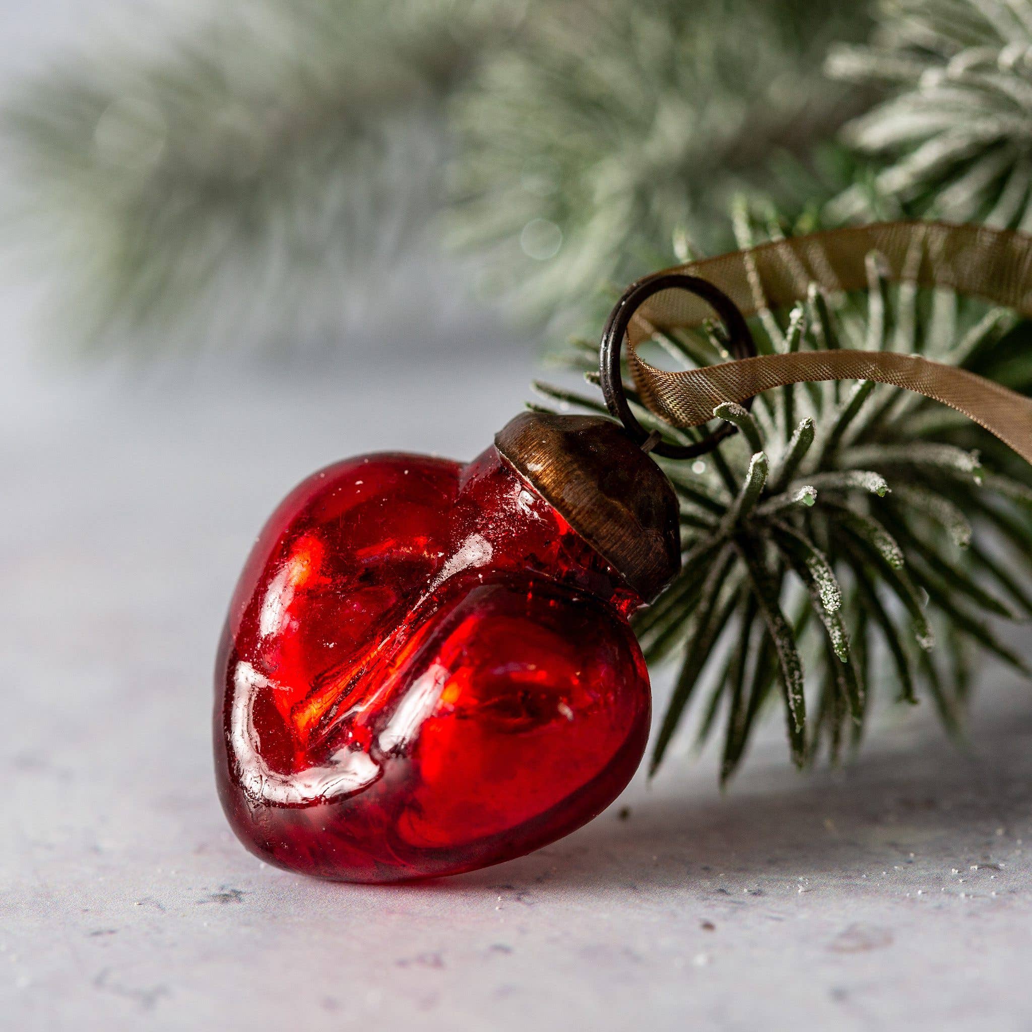 Set of 6 Red 1" Crackle Glass Hearts Baubles