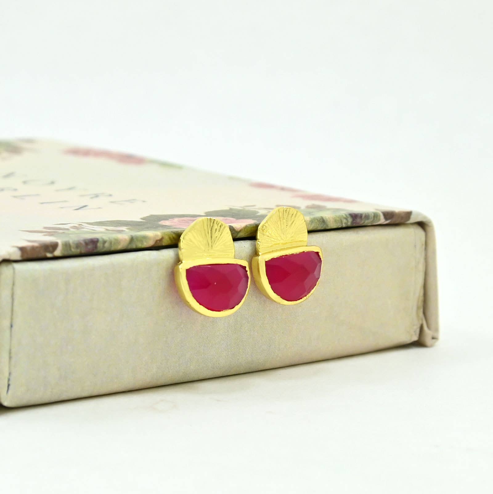 Amore Stud Earring Gold Plated - Pink Jade