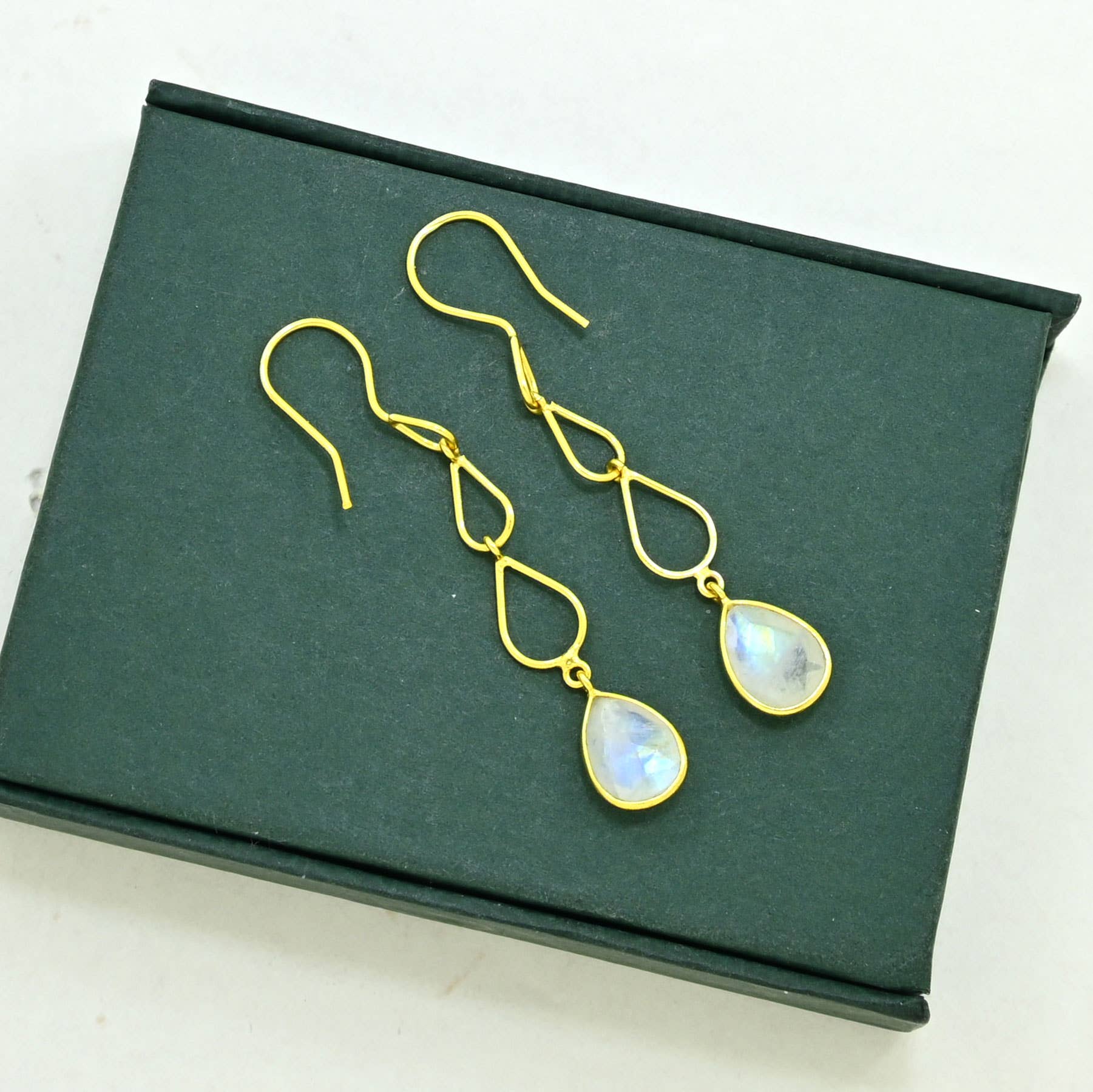 Cecily Earring Gold Plated Silver 925 - Rainbow Moonstone