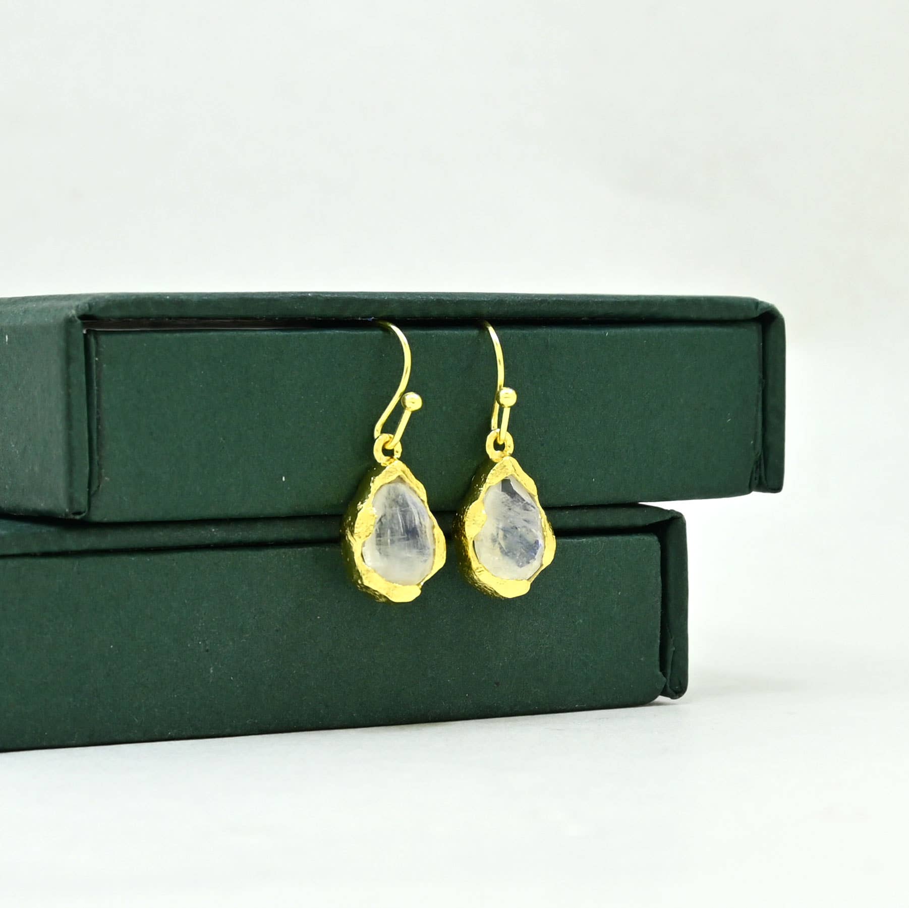 Kailany Earring Gold Plated - Rainbow Moonstone