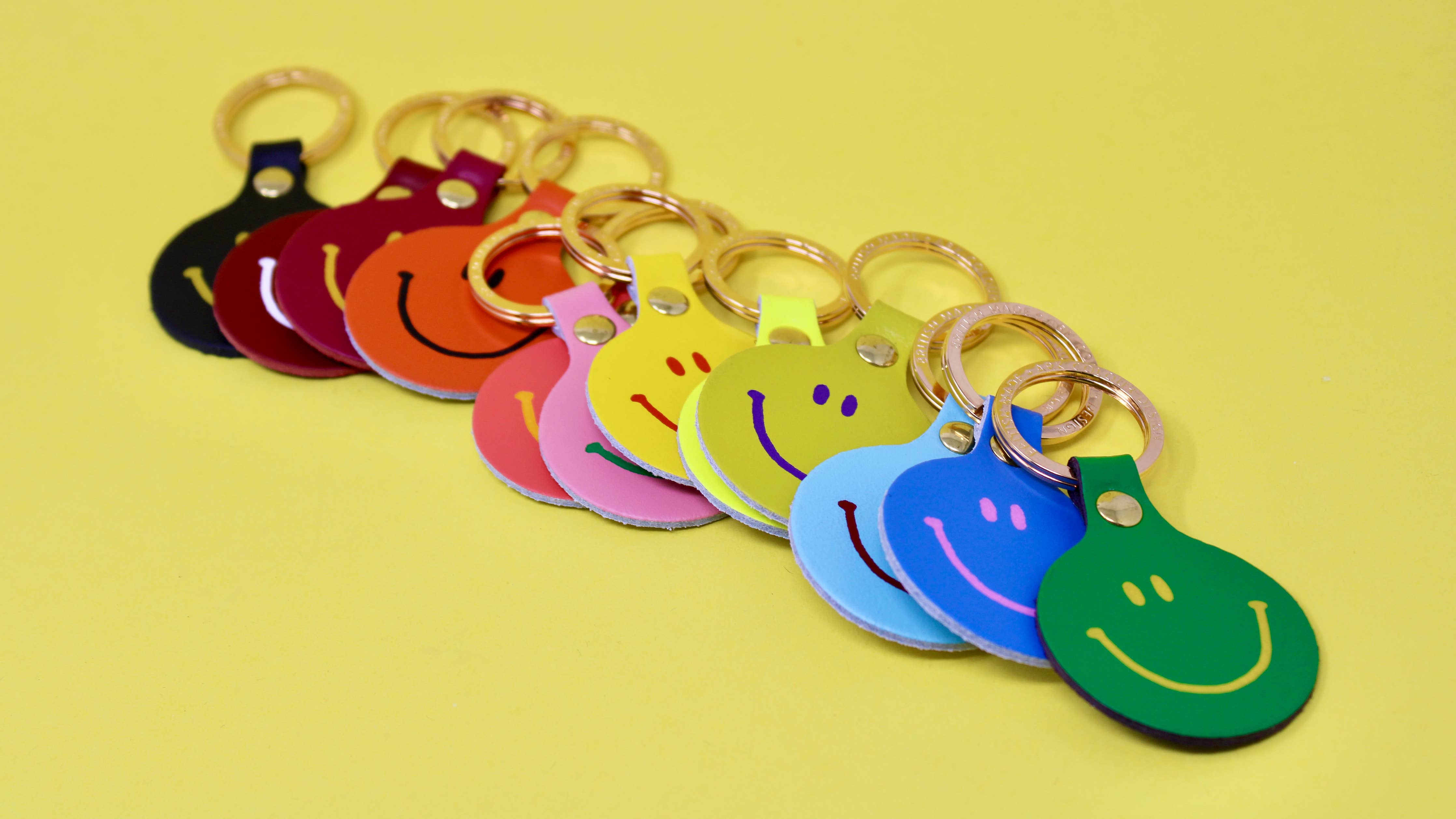 Feeling Lush Smilie Face Key Fob - Pale Pink