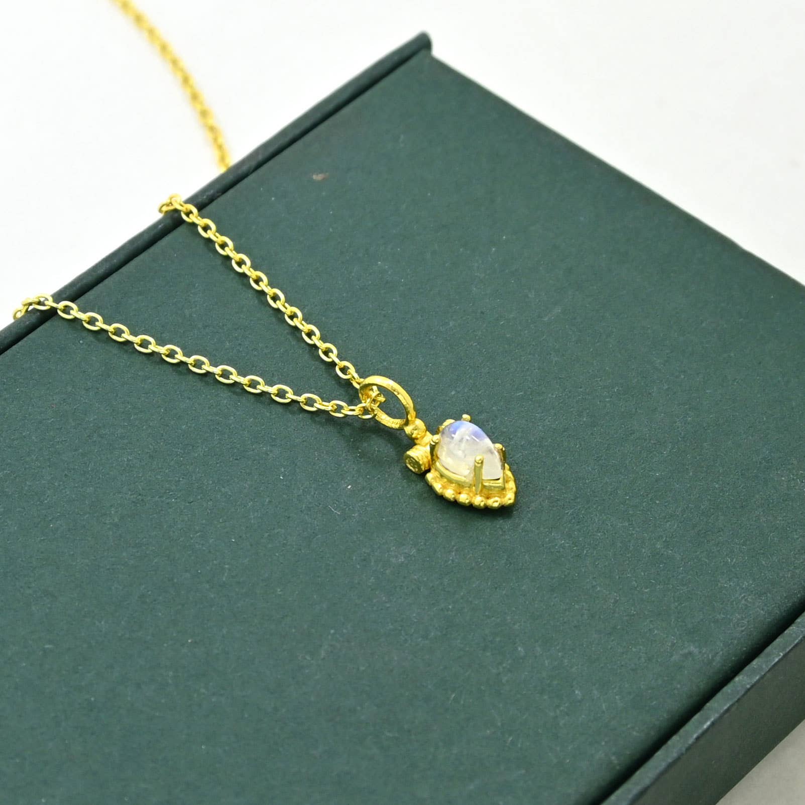Boho Necklace Gold Plated - Rainbow Moonstone