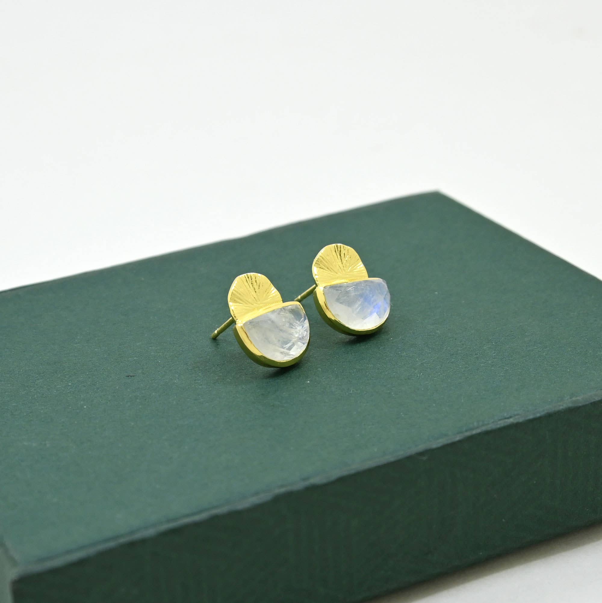 Amore Stud Earring Gold Plated - Rainbow Moonstone