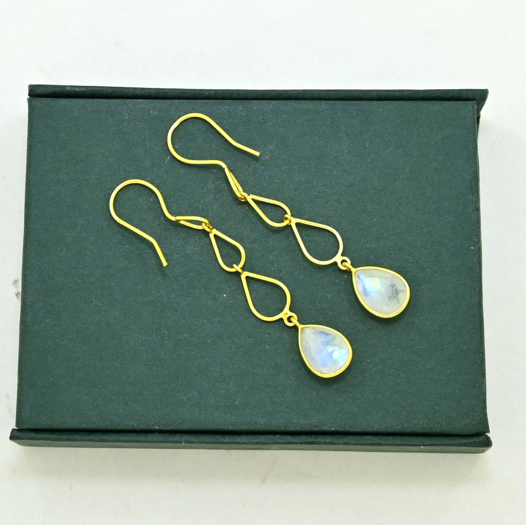 Cecily Earring Gold Plated Silver 925 - Rainbow Moonstone
