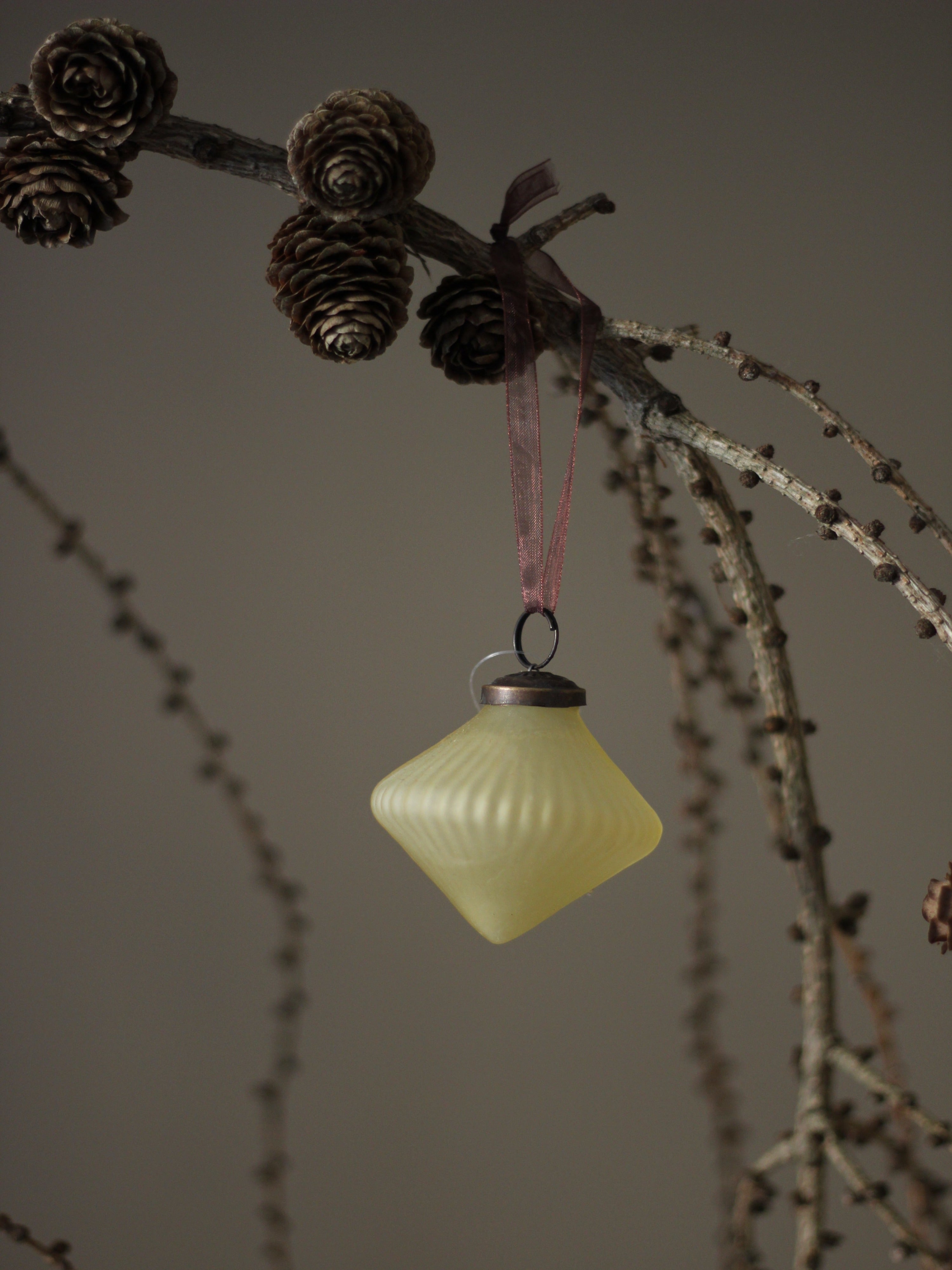 Medium Gold Frosted Glass Bauble