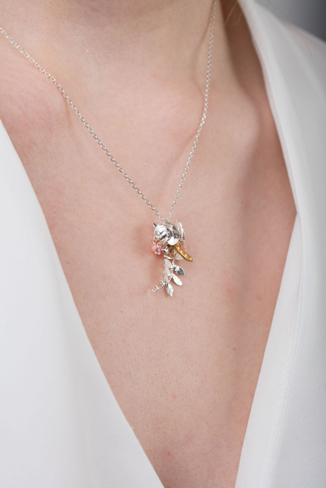 Sweet pea hot sale pod necklace